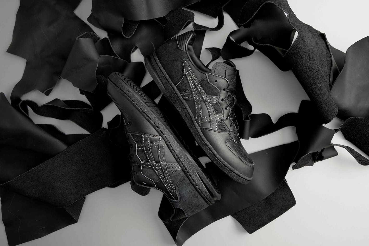Asics range from steering wheel waste